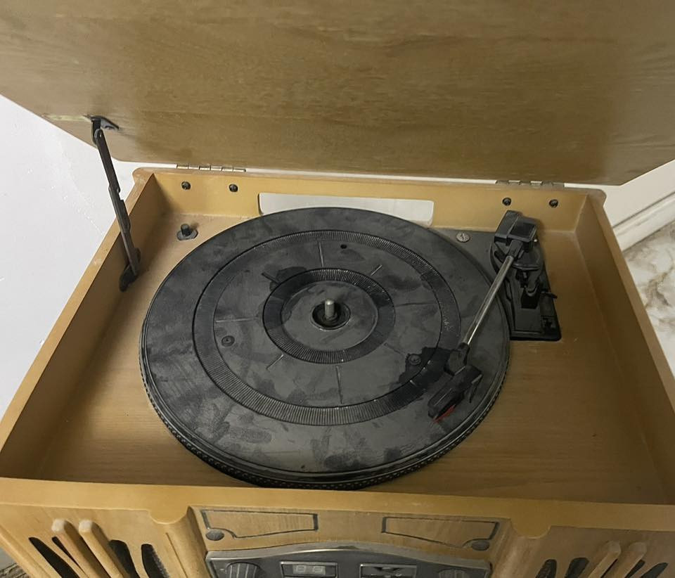 آلة موسيقى كلاسك أنتيكه على وضع الشركة تحتاج فقط تبديل شريط ماعندي وقت ابدله (80$)


**إذا كنت صاحب هذا الإعلان وتريد حذفه لأي سبب، رجاءا أرسل رسالة إلى الدعم الفني**