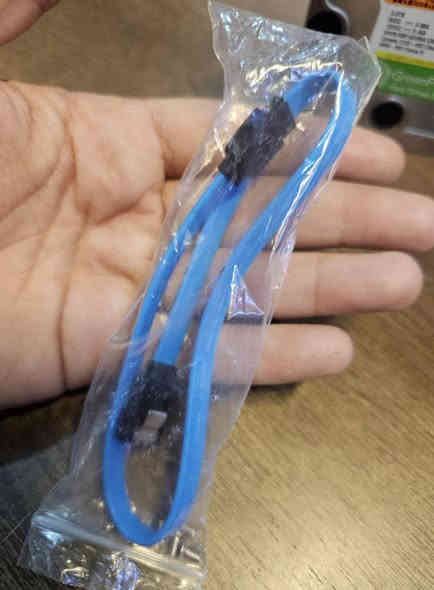 طلعلي هذا الهارد مااعرف افحصه وياه فقط كيبل ومااعرف السعر ادفع بي سعر وبالعافية عليك
واتساب ***********
