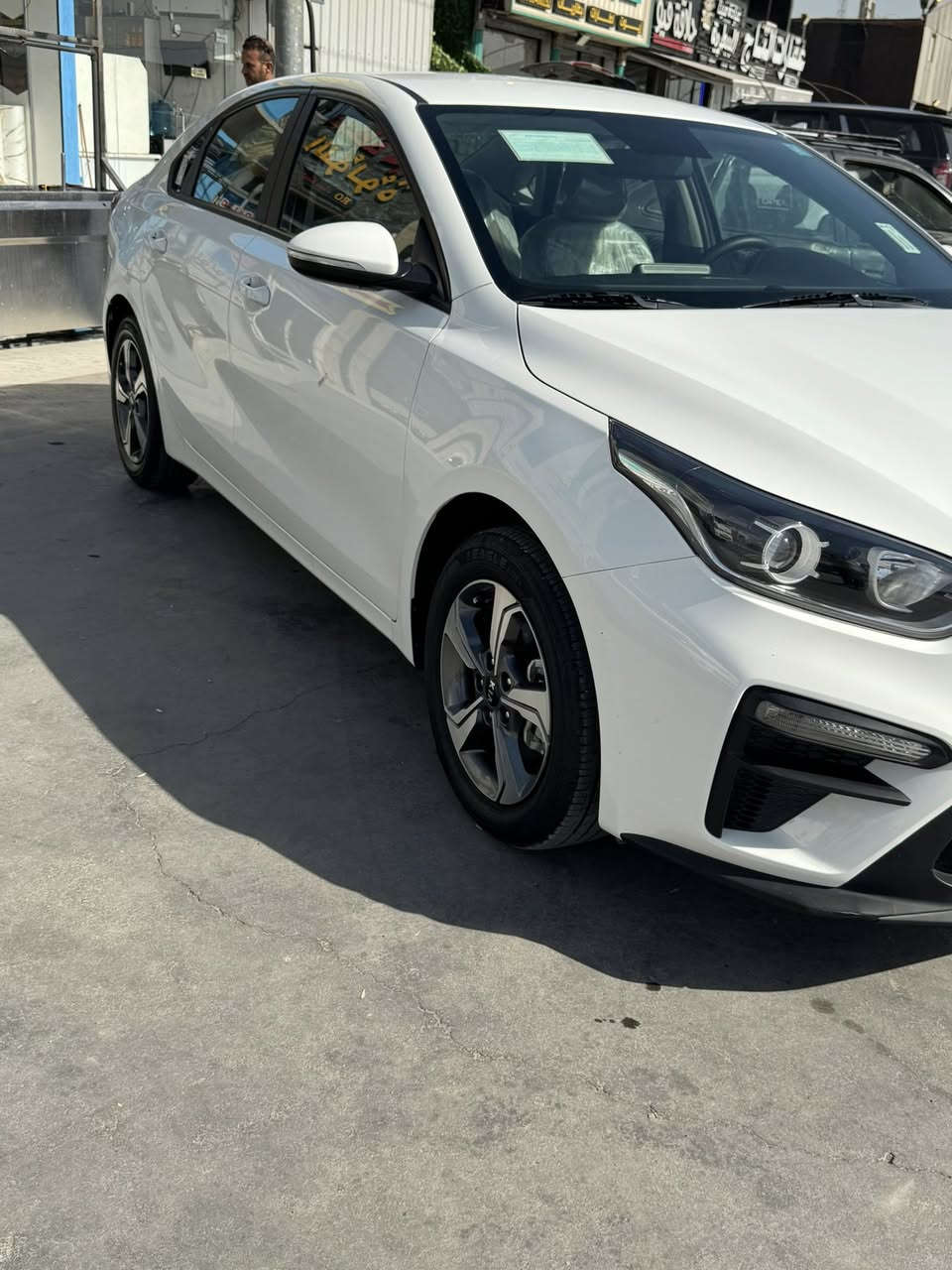 سيراتو 2021 خليجي الشركة الدوليه رقم بغداد بأسمي مكفول كفاله عامه ماشيه 49 الف حقيقي على وضع الشركه محرك 1600 تبريد قطعتين حساس خلفي مود درايف مري شفط واشاير بالمري خمس ويل كب سبير منازل بصمه سويج عدد 2 
دوشمه ارضيه جلد وصندوق باتري جديد ملاحضه فقط رصعتين بسيطات موضحات بالصور السعر 165 ورقه
 اتصال او واتساب ***********
