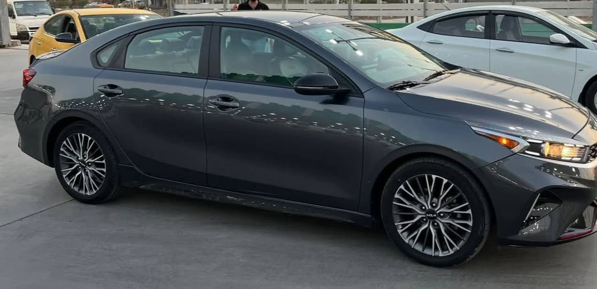 سلام عليكم شباب 🌹🌹
تخم ويل كب فورتي مال جيتي لاين حجم 17  مع تخم تاير للبيع 
نضافه 90% كلش نضيفات جدد بعدهن 
مكان بغداد مشتل 
شراي يتصل او واتساب 
***********
