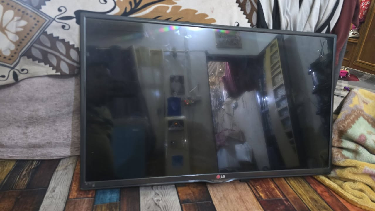 من رخصه الأدمن شاشة الي جي صناعه كوريا اصلي حجم ٣٢ سعره ٨٠الف الشراي يتصل *********** ***********
