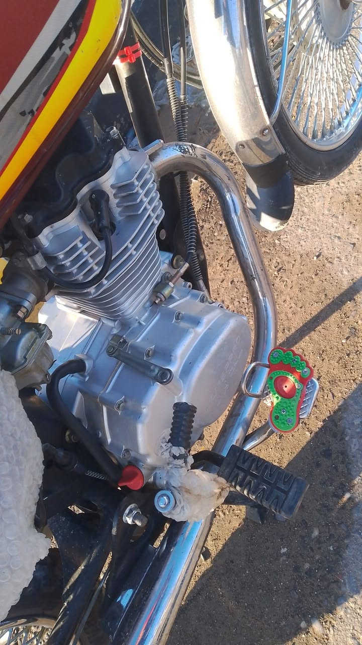 سلام عليكم ماطور للبيع موديل 21 محرك وكير 4 نضيف شرط. تايرات جدد. ويل سيم جديد كيجات شغاله كهربايات كله شغاله السعر 550وبي مجال رقم الهاتف *********** مكاني بيجي
