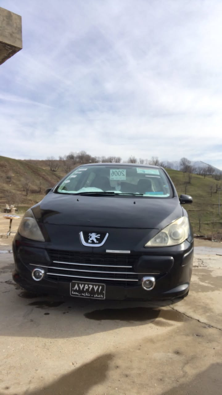 سه ياره بيجؤ فه ره نسى ٣٠٧
مؤدئيل ٢٠٠٦ ئارمى پلاستيك هه ولئير

گئيرو مه كينه به شه رت 

ده عمو لئيدراوى نييه 

خه له لى كاره باى نييه له سه ر ساغى كامل بؤياخ 
***********
٣٩ گه لاو معامه له
