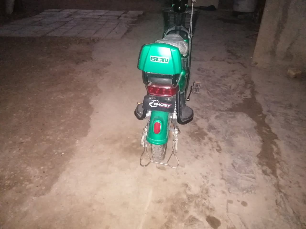 سلام عليكم بيسكل شحن البيع مستخدم اقل الشهر بطارياته تعبانات السعر 300وبيه مجال اتصل وبيك خير وتدلل مكان بابل محاويل ***********
