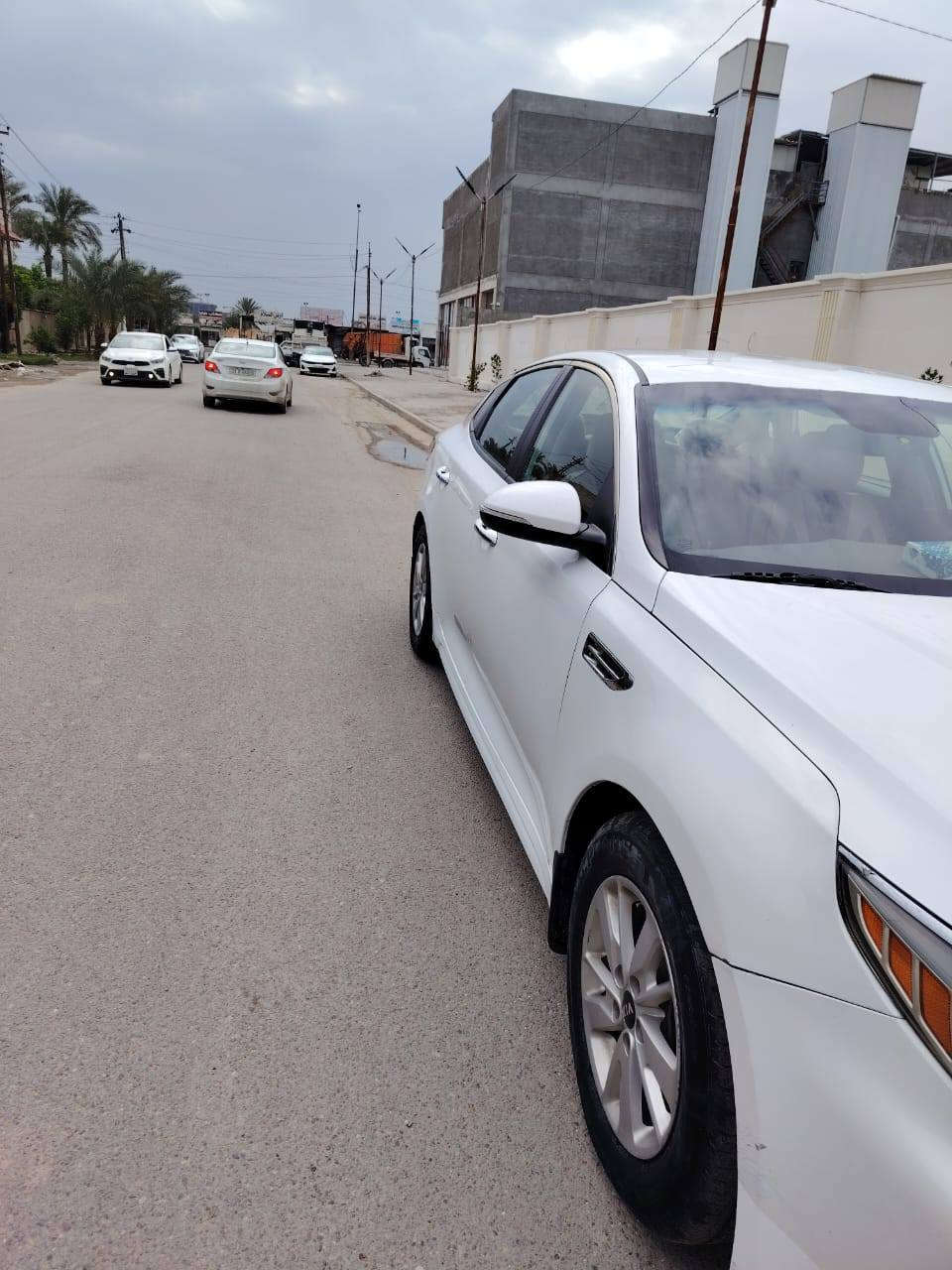 سلام عليكم
للبيع اوبتيما 2016 مواصفات fe
امريكي 2400 محرك وكير ما مفتوح  على وضع الشركة 
صدر ممتاز 
اشاير مري+شفط
شاشه كامره
تبريد شغال  
مانع انزلاق
 تحكم ستيرن جهتين

سياره بيهه: حادث من امريكا الدعامية الخلفية
وصبغ باب وجاملغ عكس السايق
سعر: ١١٧
مكان السيارة بغداد/ حي الغزاليه
للاستفسار الاتصال على الرقم
 ***********
