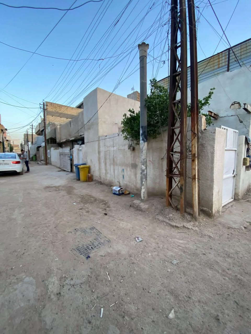 بيت للبيع في العامريه ٧ نيسان 
ركن على الفرعين قرب جامع المصطفى تقريبا
مساحتة ٦٠ متر مربع
للسعر يرجى الاتصال ***********
او التواصل خاص
