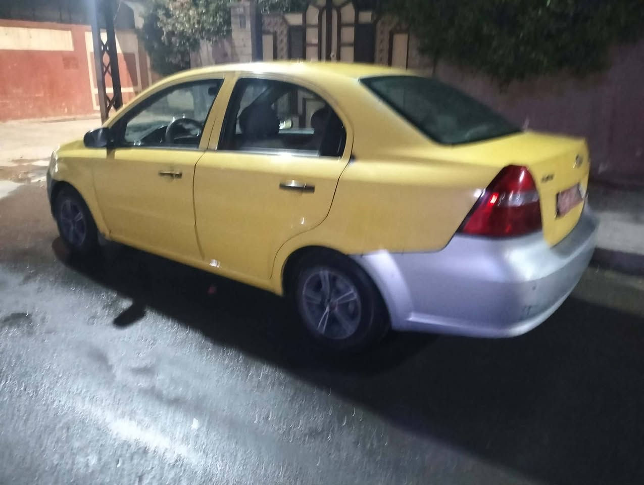 ألسلام عليكم أخواني سيارة افيو تكسي مال صديقي موديل ٢٠١٠ رقم صدامي كير مالكصة مكينة نظيفة مالكصة
رقم احمر صدامي
داخل لونين
داخلا نظيف مابي ضرر لونين
تكم انظاف مابيهم ضرر
على وضع الشركة ماكو أي قطعة مبدلة
الكشر بي اضرار بسيطة
سعر السياره 40 ورقه وبيها مجال قليل أستفسار أي شيء 
وألي يريد يتصل مع صاحبها صديقي رقمو ***********
