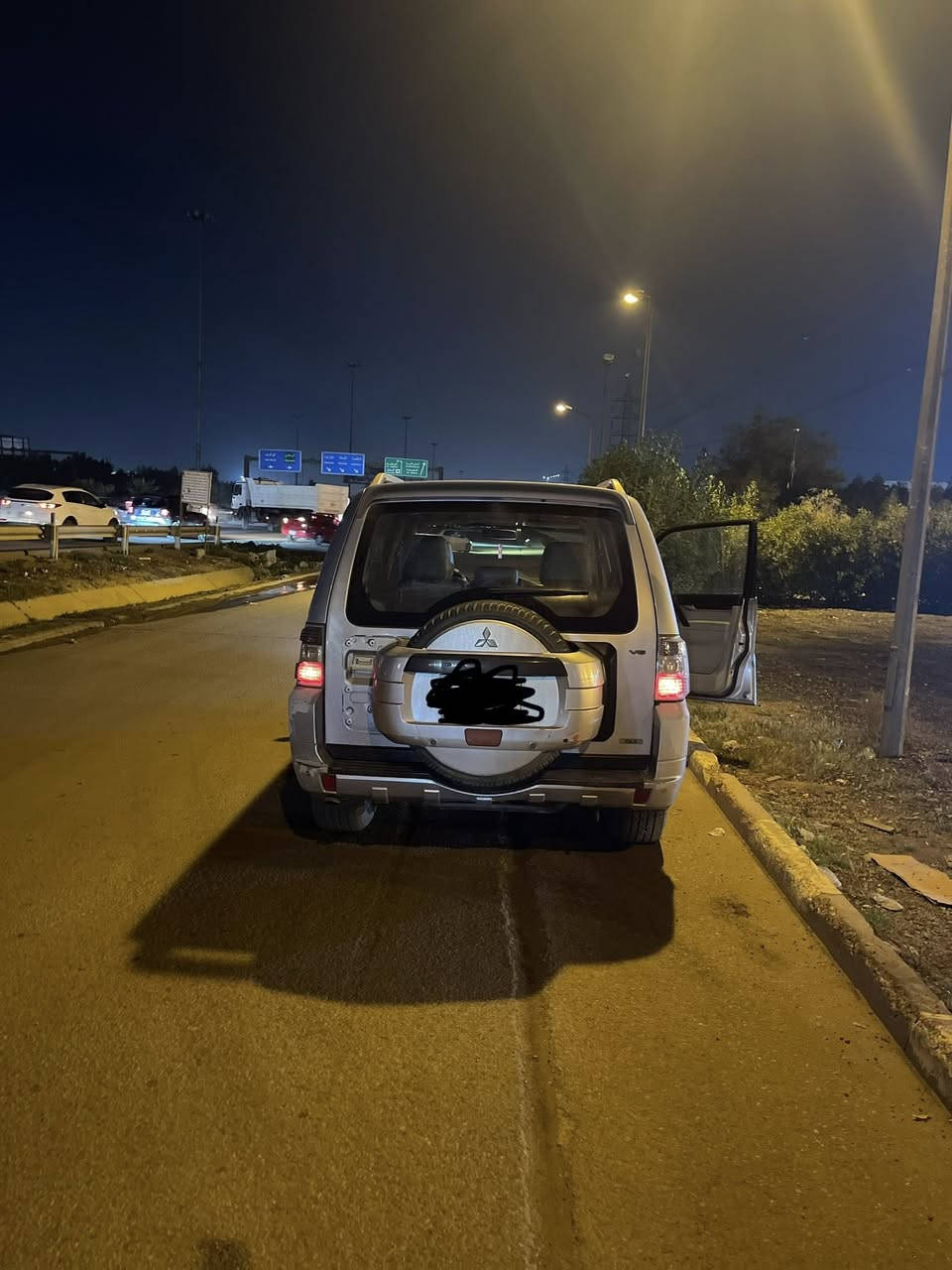 باجيرو للبيع موديل ٢٠١٠ سلفر فول رقم بغداد قطعة وحدة صبغ مكاني بغداد حي العدل هاتف ***********
