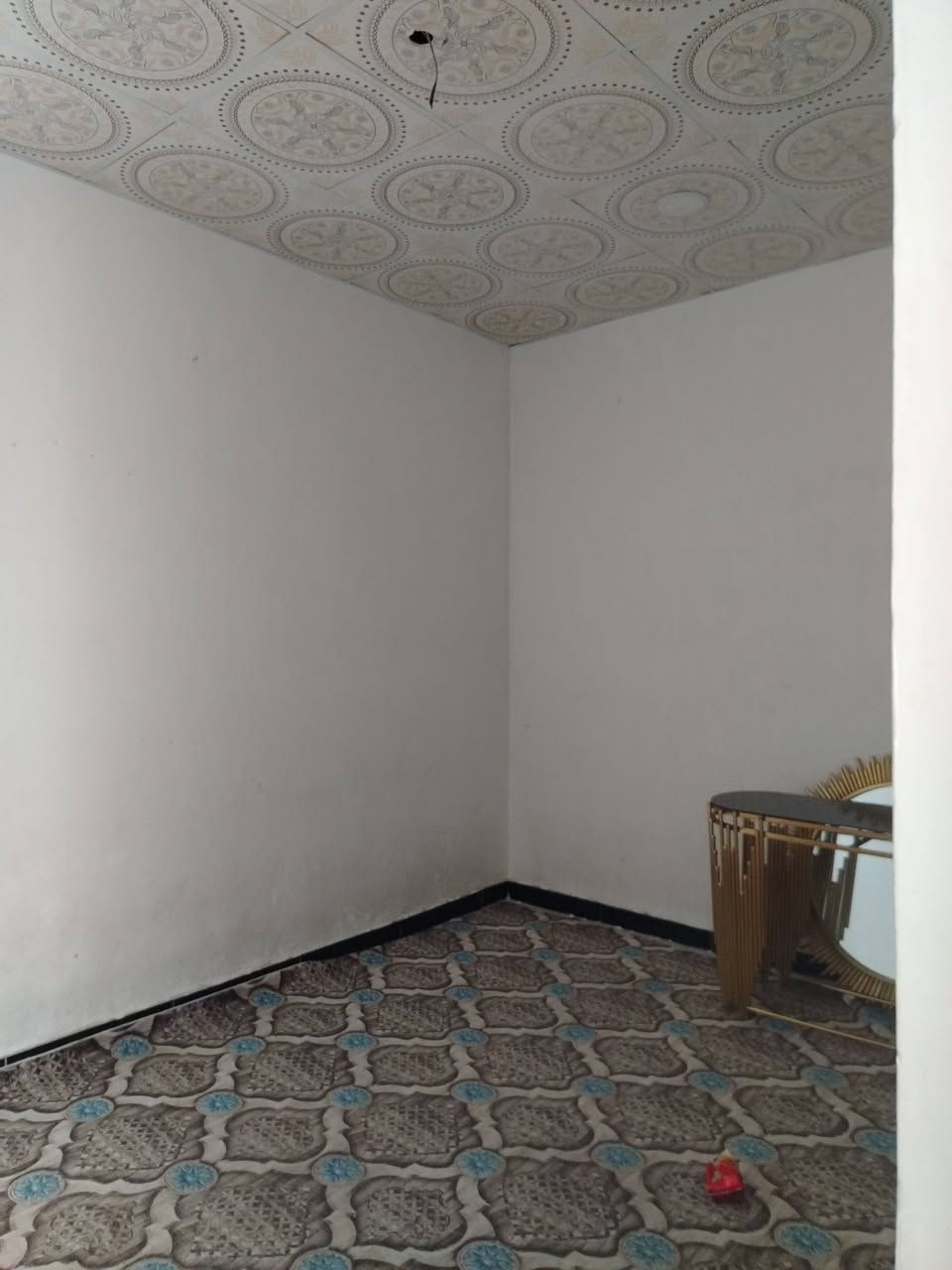 السلام عليكم
بيت ٥٠م حي النداء قرب شارع بيتي قرب كافتريه ايهاب
بناء درجه اوله طابقين 
ثلاثه غرف نوم
سعر ٦٢
للتواصل اتصال ***********
