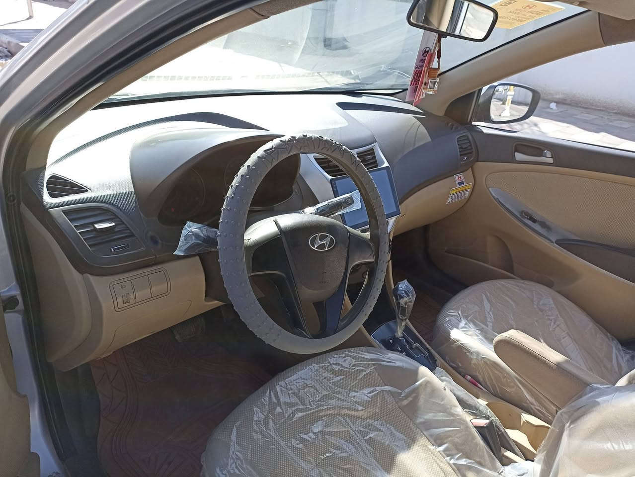 اكسنت 2013 خليجي بيهه باب وجاملغ مفتوحات بدون صبغ ومعجون وتصليح جاهزه كير مكينه حجم محرك 1600  حداديه تخم تاير. حره تحويل ثاني يوم مكاني بناصريه حي شهداء شارع نص سعر88 وبيها مجال شراي يتصل ***********
