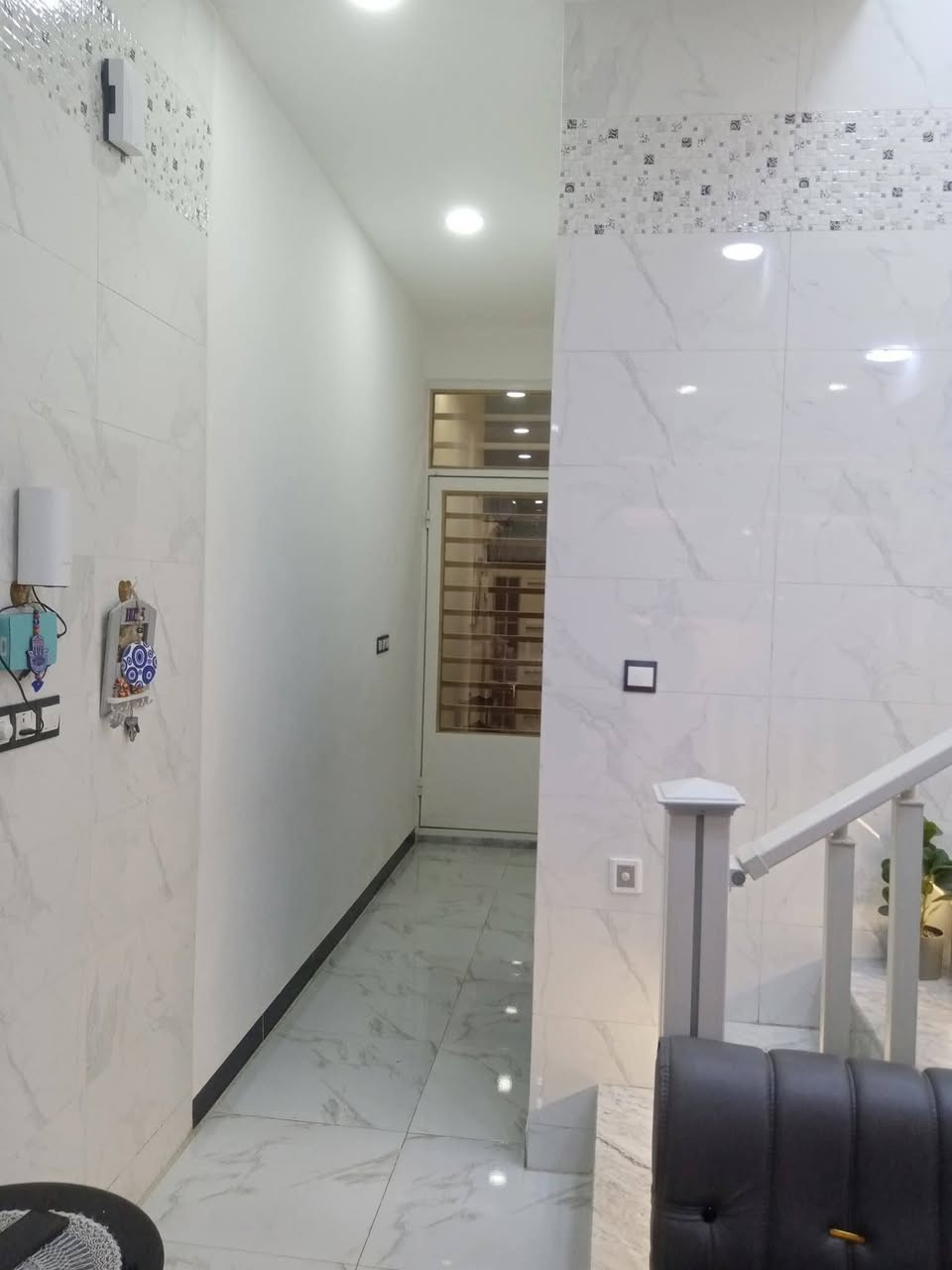 بيت للبيع في العطيفية الأولى خلف مستشفى الكرخ مساحة ١٠٠متر واجهة ٥ نزال٢٠ يتكون من ثلاث طوابق و٦ غرف و٣ حمامات للاستفسار الاتصال على الرقم ***********
