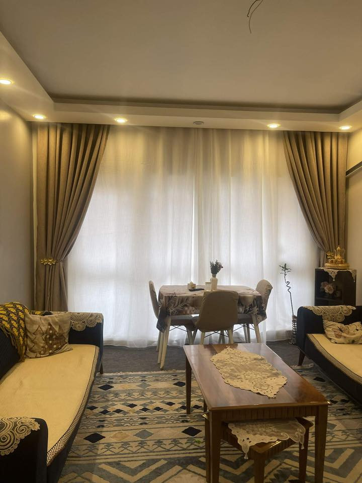 السلام عليكم
قنفات 8 مقاعد تركي 

ضرر بس رجل القنفة الكبير يرادله تصليح 

الطبلات وميز التلفزيون هم ابيعهن

‭0771 785 2102‬
