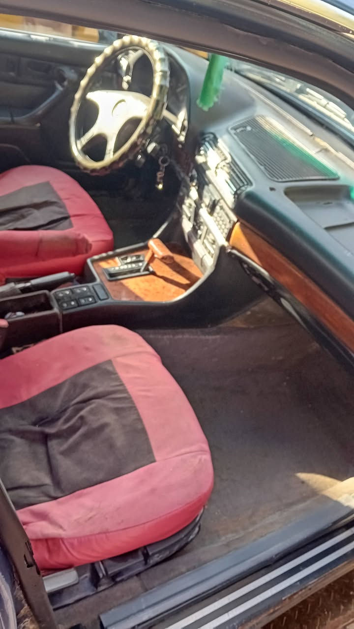 السلام عليكم بي ام دبليو ٧٣٥ للبيع فقط رقم انبار دولي بأسمي تحويل بأي مكان  مكينة ففتي ٣٠٠٠  السيارة عوزه ترتيبات بسيطة  مكاني بغداد السعر ٣٣ وبيه مجال للاستفسار الاتصال ***********
