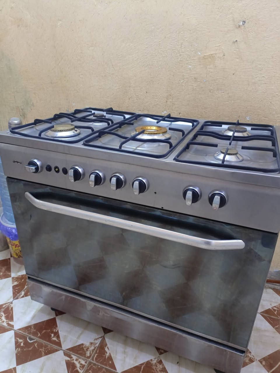 ١/ طباخ فريش مصري باب اول 5 مشاعل نضيف كلش وشغال العيون والفرن شرط الفحص 
٢/غسالة نوعية الحافظ شغالة غسل وتنشيف شرط الفحص 
الاسعار مناسبة اني مكلف بلنشر الاتصال بلرقم واتساب موجود 
***********
