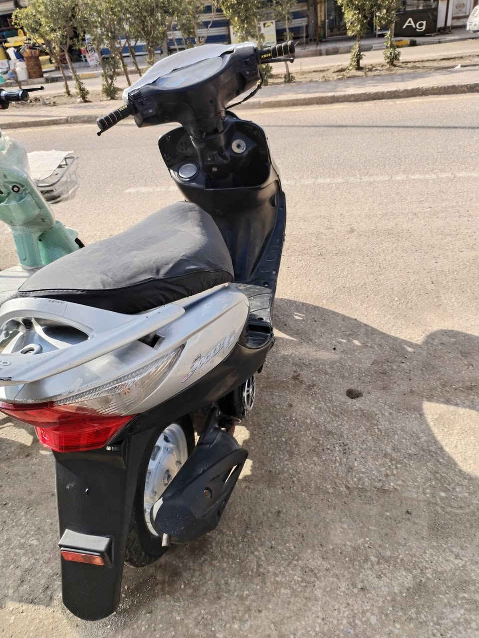 سلام عليكم دراجه لبيع  نضيفه وجاهزه  ختم واحد  تخم تواير جددد شلعه  معدل ناعمه سعر ٤٢٥ رقم لتصال ***********
