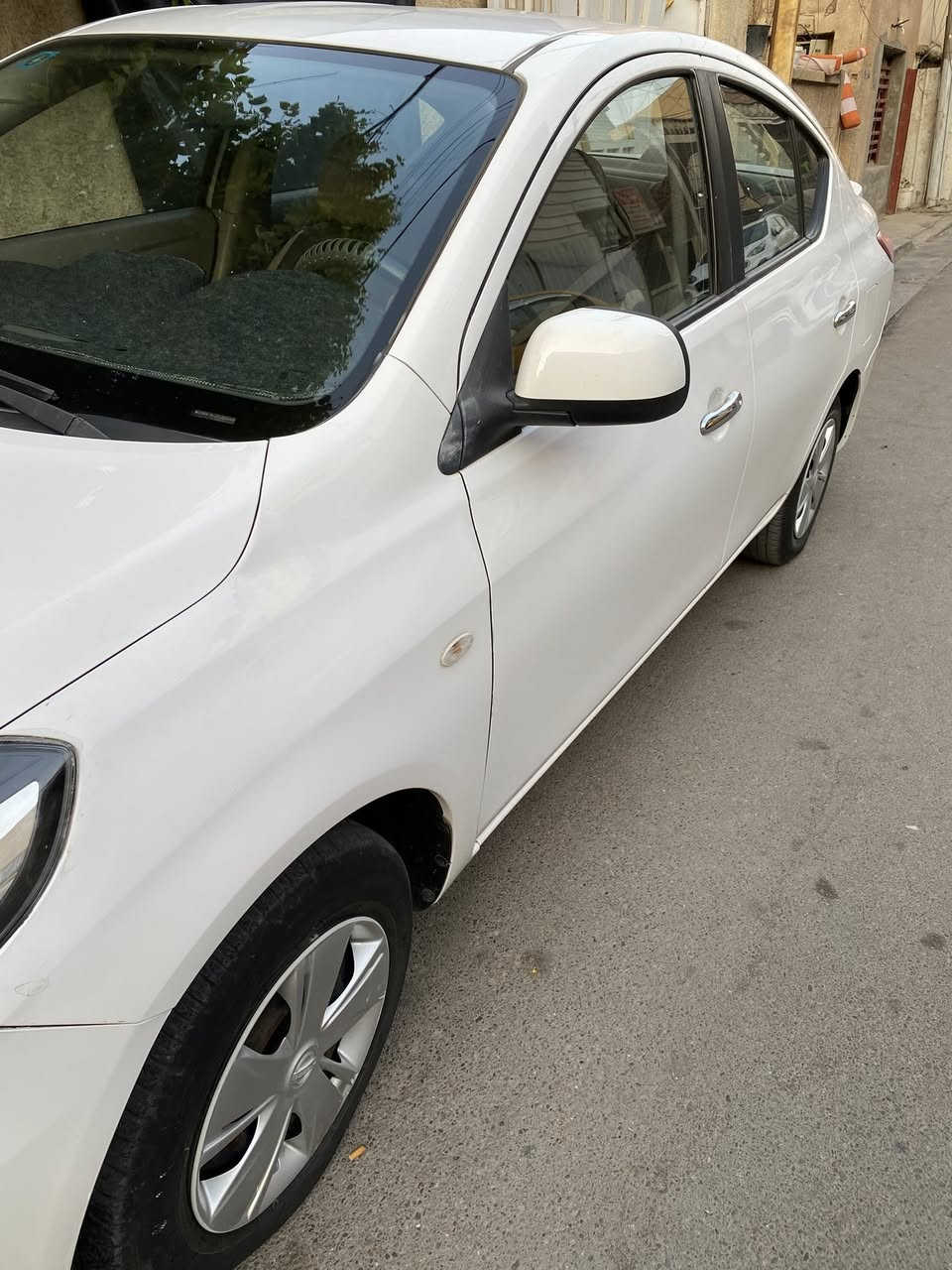 السلام عليكم نيسان هندي للبيع 2019 ماشيه 74 مكينه وكير وتبريد خير من الله بيه جاملغ وربع الباب بارد فقط بدون صبغ وبيه الدوسه وشويه من الباب تعديل وصبغ والصوره منزله بالمنشور قبل وبعد التصليح  بس ع كد المكان والباقي مكفول السعر 100 وبيه مجال الاتصال ع الرقم ‭0780 590 3406‬/ العنوان حي العامل قرب مدينه الألعاب
