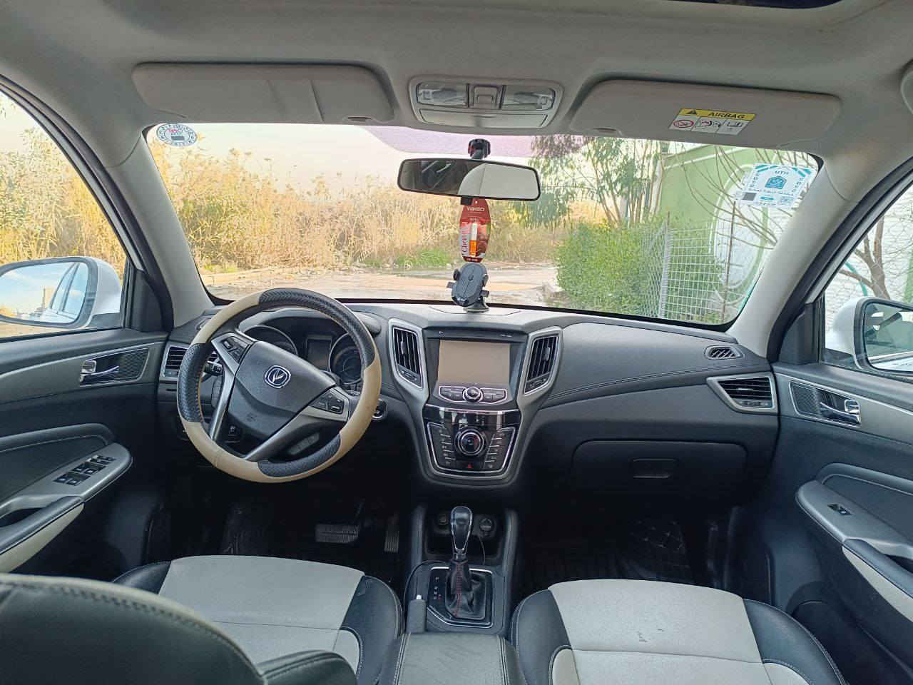 🚘 للبيع: شانجان CS35 موديل 2021 ماشية ٩٠٠٠٠ تقريبا 
📍 الموقع الموصل رقم السيارة اربيل دولي 
⚙️ المواصفات:
 • محرك 1600 سي سي اقتصادي جداً
 • ناقل حركة أوتوماتيك
 • دفع أمامي
 • شاشة لمس وسطية مع كاميرا خلفية
 • تحكم  ستيرن (Bluetooth + كروز كونترول)
 • حساسات خلفية + باركينك
 • إنارة LED أمامية
 • مرايات جانبية كهربائية قابلة للطي
 • نظام فرامل ABS + توزيع الكبح EBD
 • 
 • السيارة نظيفة جداً من الداخل والخارج بيها صبغ قليل باب خلف السائق وتعديل بارد ومعالجة كارت موضح بالصورة 
💰 السعر المطلوب: (110) مجال بسيط
📞 للتواصل: (*********** )

📸 السيارة مثل ما تشوفون بالصور، نظافة جيدة جدا
