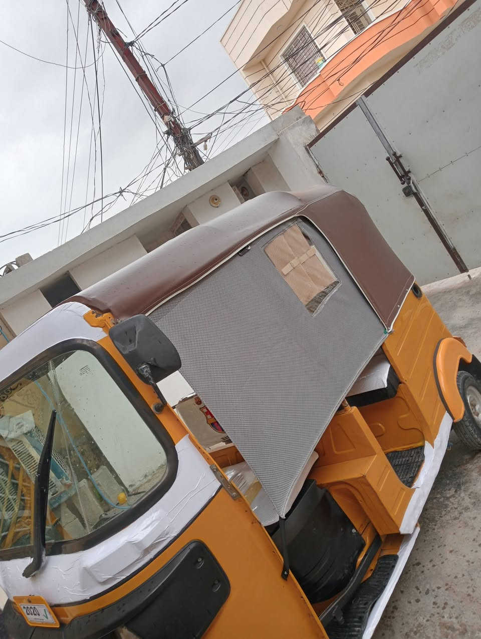 السلام عليكم تكتك للبيع موديل 20 كفاله مكينه وكير واكسل وكشر الاتصال على الرقم ***********
