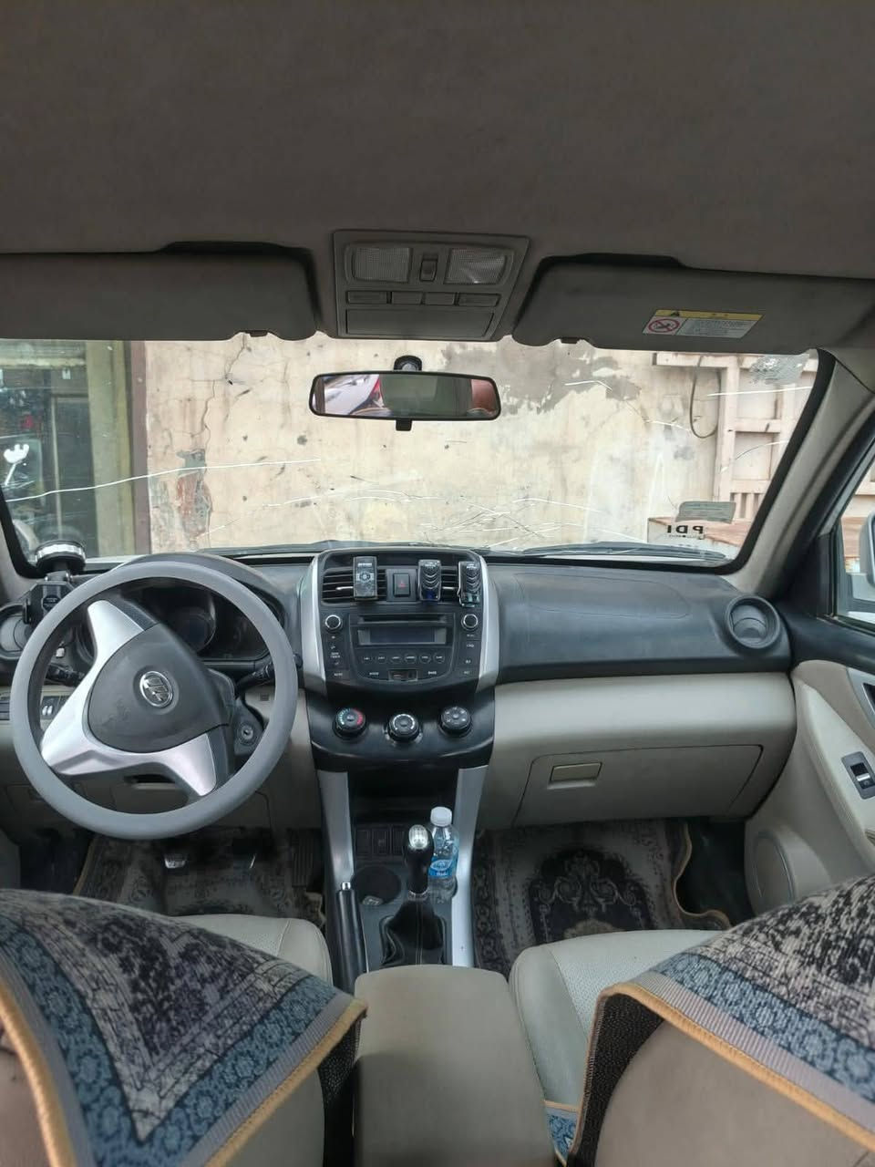 سيارة اليفان x60
 سعار ٤٠ وراقه 
سيارة حلوة ونضيفه 
بدنته تيارت جدد باتري جدبد 
يحتاجلهة بس بنيد 
محرك جديد شرط 
ويحتاجلهة ادامه 
سيارة متروكه 
موديل 2015
***********رقم وتساب 
***********رقم الهتف
