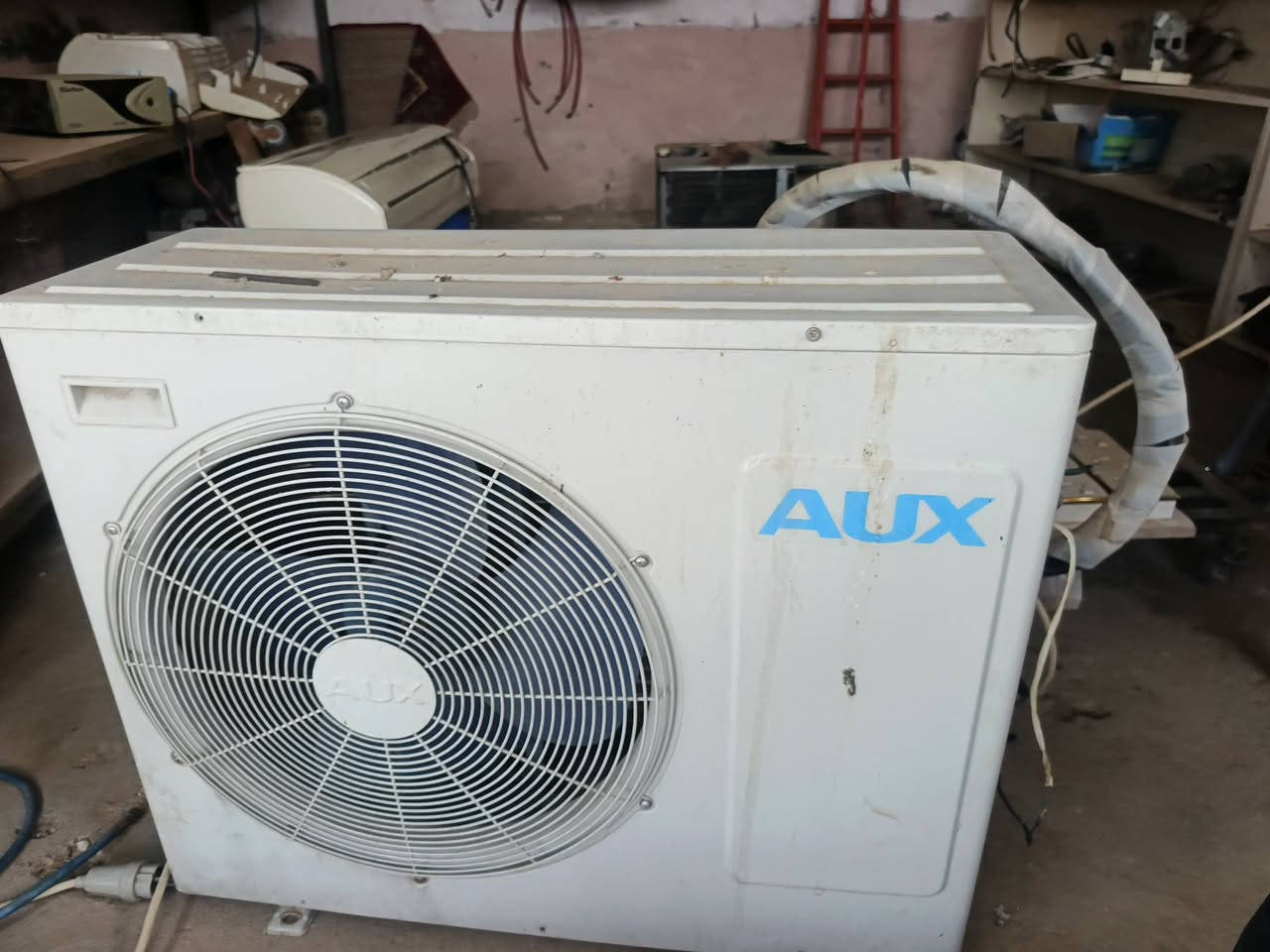 سلام عليكم سبلت  مستعمل اللبيع  ونضيف تجي تفحص بل محل  وتاخذه   السعر 300.وبي مجال وهاذه رقم  ‏‪***********‬‏
