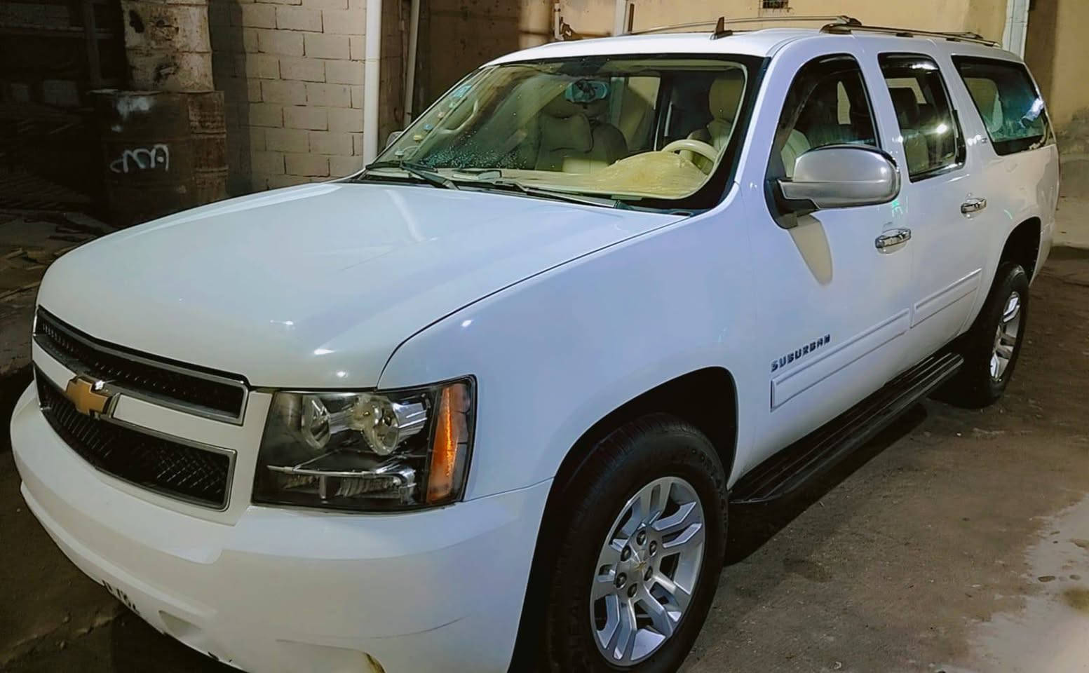 سيارة تاهو طويلة مديل ٢٠١٣
رقم بغداد خصوصي بسمي 
سيارة كفالة من الضربة والكصة والصبغ ما عدة رشة بل بنيد الباقي كلة كفالة سيارة جاهز وما متعوبة تخم تاير جديد حدادية جديدة السيارة مال بيت ما مشتغلة على الخط دوم السعر ٢٢٥ المكان البصرة كرمة علي 
***********
