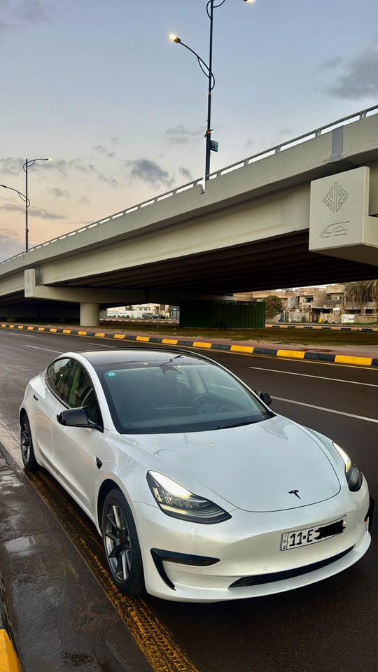 السلام عليكم 
بيع مستعجل
Model 3 standard
2022 
الممشى 63 الف
بدون اي مشاكل 
حادث خفيف قبغ الجنطه فقط 
بارد بسيط بالجاملغ الخلفي 
مواصفات كلها معروفه 
شاحن اصلي 
موجود اتصال فقط 
مكان السياره بغداد العامريه
متواجد اتصال فقط  
***********
سعر مناسب جداً اتصل وسهله
