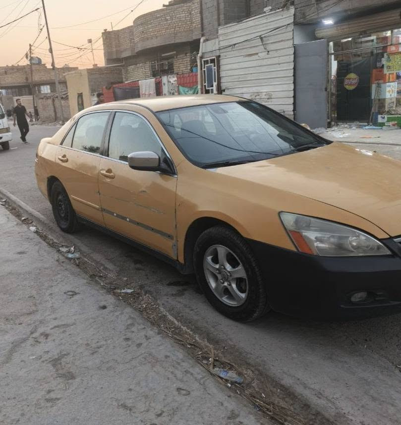 السلام عليكم سيارة هوندا اكورد للبيع تحويل ثاني يوم  موديل2007 مكفولة من كلشي تبريد ثلج كهربائيات شغالة تخم تاير جديد مكينة 2400 بلادية كير اوتماتيك رايدها ب 38 $ وبيها مجال للطيبين واذا اكو كيا حمل قديمة مراوس مكان السيارة بغداد مدينة الصدر للاستفسار ع رقم هذا فقط صاحب لسيارة ***********
