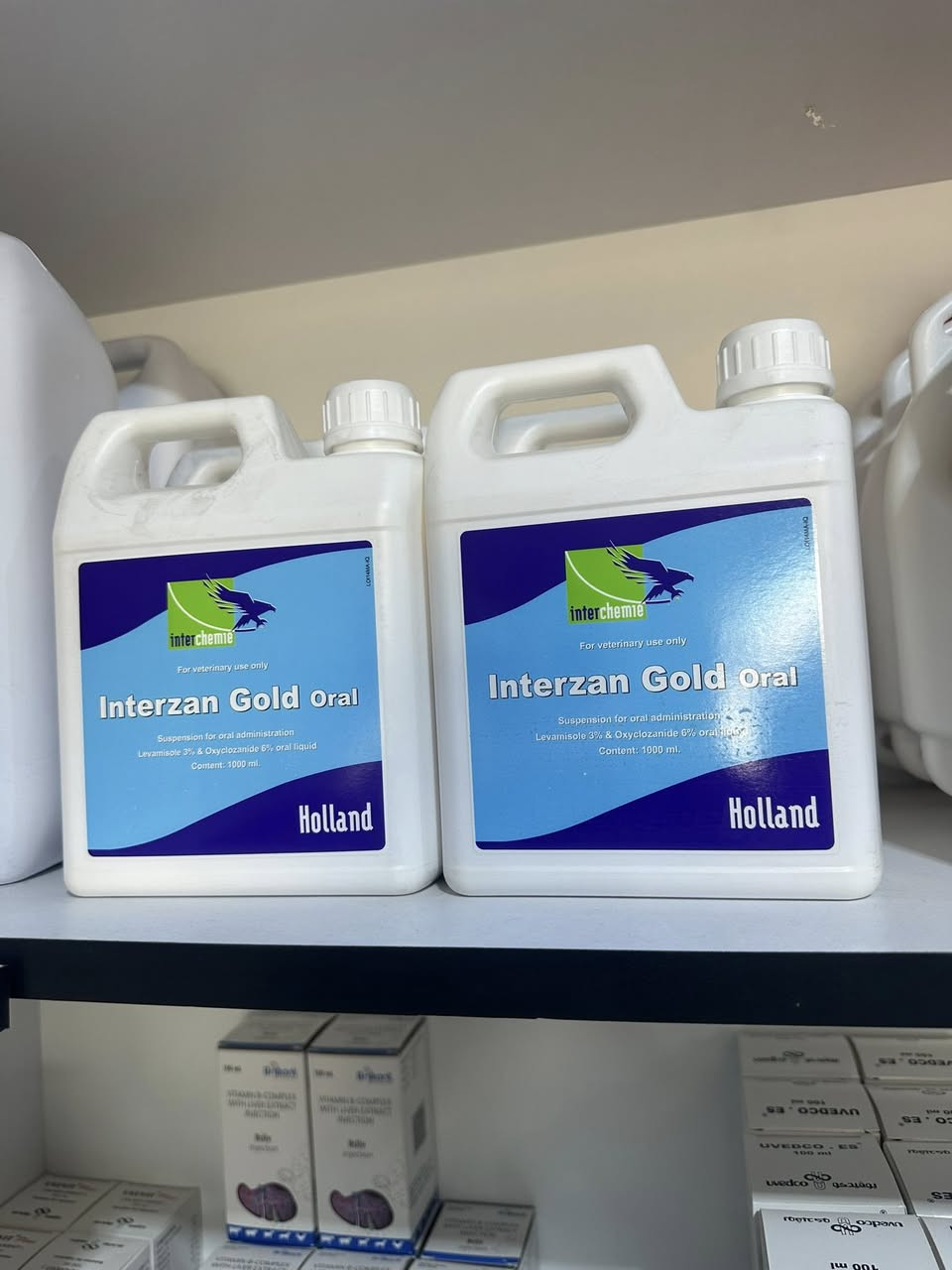 🐑 عيادة الريف للخدمات البيطرية والزراعية 🐄
إلى أصحاب الحلال الباحثين عن "الجرعة الممتازة ".. نوفر لكم اليوم أقوى مستحضرات التجريع ذات التركيز العالي والمناشئ العالمية، لضمان تنظيف الحلال من الداخل والخارج بضربة واحدة.
نضع بين أيديكم الجودة الفائقة من مختلف المناشئ:

 المنشأ الإنكليزي (التركيز الذهبي)
Ranide و Thera-Fluke.. جرع متخصصة بتركيز دقيق جداً يستهدف الكبدية (الفلوكات) المستعصية، ميزتها في نقاوة 
المادة الفعالة وسرعة امتصاص الجسم لها.

المنشأ الهولندي (التركيبة المتطورة)
Interzan Gold Oral.. فخر الصناعة الهولندية، يتميز بتركيز مدروس يجمع بين (Levamisole & Oxyclozanide) للقضاء على ديدان الرئة والأمعاء والكبد معاً، وهو الألطف على مناعة 
الحيوان والأقوى على الطفيليات.

 المنشأ السعودي (القوة والفاعلية)
Leva-Cloza SAV.. تركيز عالي مصمم خصيصاً لمقاومة الطفيليات في بيئتنا الصحراوية، أثبت كفاءة منقطعة النظير في 
تحسين صحة القطيع وزيادة وزنه بعد التجريع مباشرة.

المنشأ الأردني (الجرعة العملاقة - تركيز مضاعف)
للحالات الصعبة، نوفر لكم RAFOMECTIN-N و RAFOCIN.. هذه الجرع تمتاز بـ:
• تركيز عالي جداً: تحتوي على (Ivermectin + Rafoxanide) مما يجعلها تضرب الديدان الداخلية والطفيليات الخارجية (مثل الجرب والقراد) في آن واحد.
• شاملة: تعمل على الديدان المعوية، الرئوية، والكبدية في مختلف مراحل نموها.

💡 لماذا جرع عيادة الريف هي الأقوى؟
• تركيز عالي: مفعول يمتد لفترات طويلة.
• تعدد المناشئ: خيارات تناسب كل ميزانية وكل حالة مرضية.
• نتائج مضمونة: ستلاحظ الفرق في "لمعة" صوف وشعر الحيوان وإقباله على الأكل خلال أيام.

📍 العنوان: صلاح الدين - قضاء العلم - قرب سيطرة ١٤
👩‍⚕️ بإدارة: الدكتورة ريم زيدان والدكتور عبدالرحمن


**إذا كنت صاحب هذا الإعلان وتريد حذفه لأي سبب، رجاءا أرسل رسالة إلى الدعم الفني**