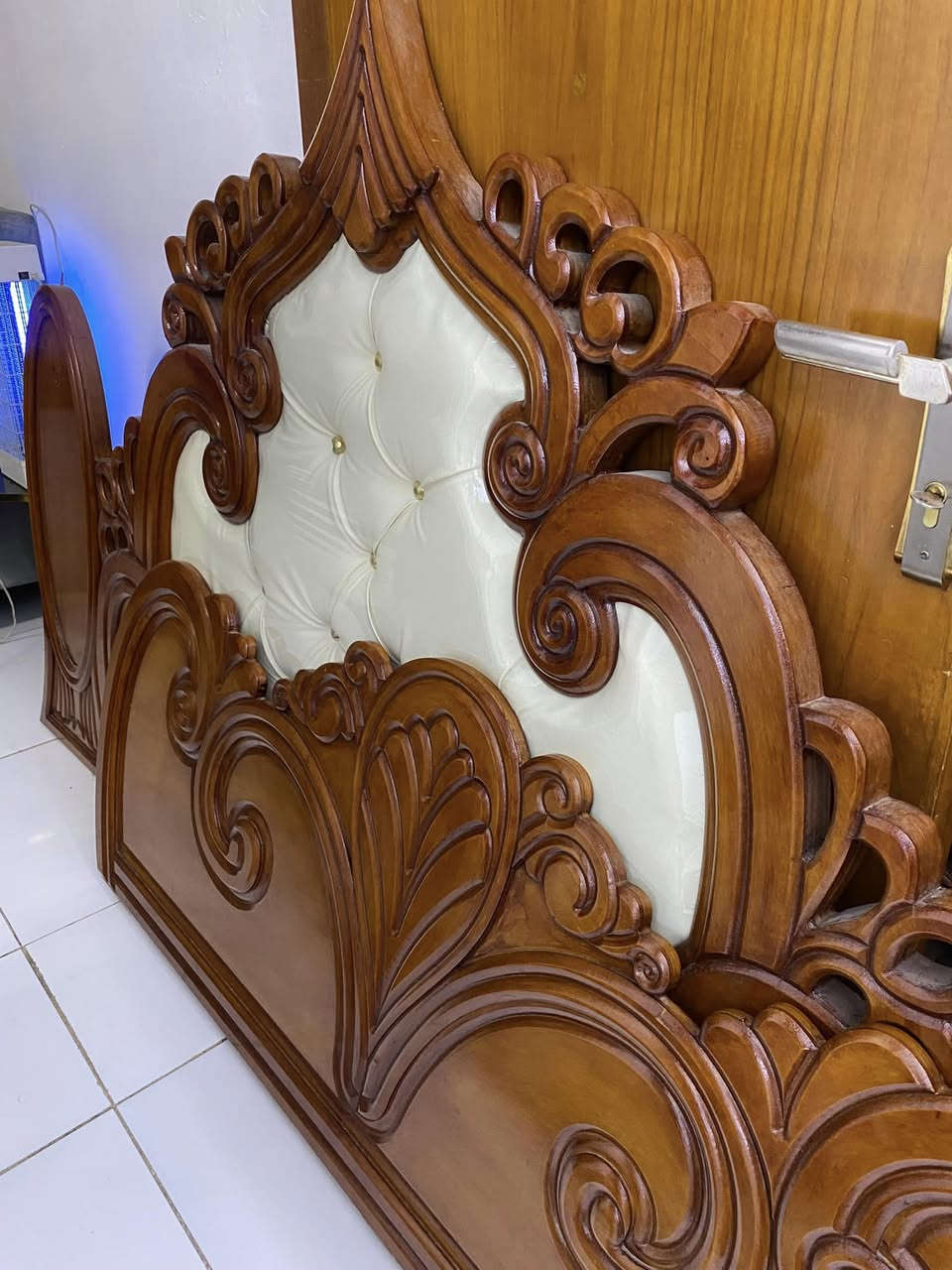 ٣ قطع تاج جربايه ومراية مال ميز تواليت


**إذا كنت صاحب هذا الإعلان وتريد حذفه لأي سبب، رجاءا أرسل رسالة إلى الدعم الفني**