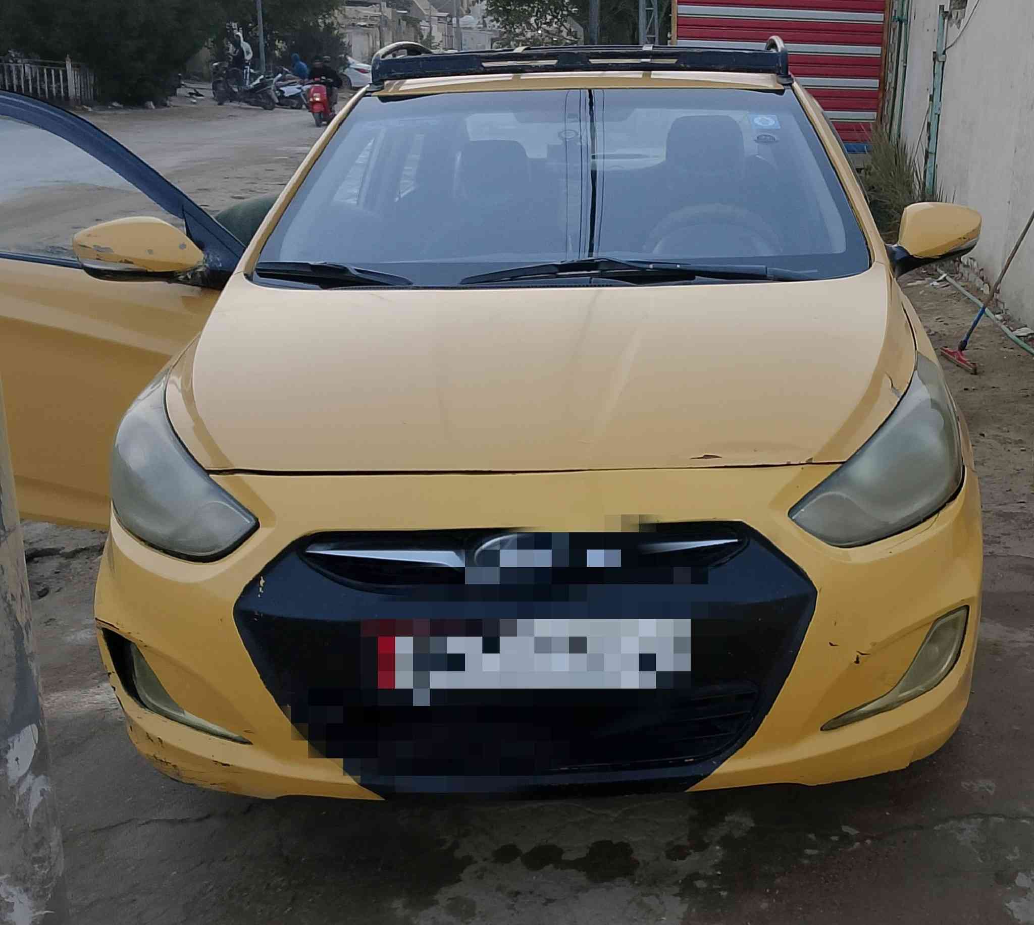 السلام عليكم سياره اكسنت تكسي خليجي 2015 محرك 1400  رقم بابل انكليزي  مكاني الديوانيه 
سعرها 77.   وبيها مجال المداور مباشرة واذا اكو مراوس  خصوصي عادي 

موبايل / ***********
