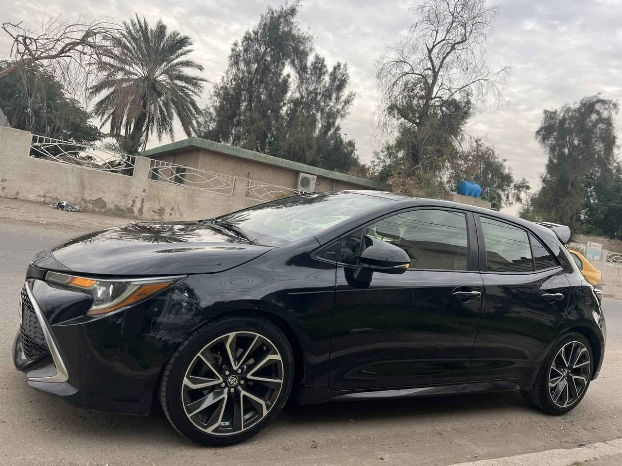 السلام عليكم
كورلا هاج باك فئة XSE 🚀
رقم بغداد / السنوية باسمي
ماشية 90،000  كيلو وليس ميل
 محرك 2.0 //168h.p  200n.m  

كير عادي 6سرعات عدا الR 

فول مواصفات 1/1 💢
 🎈10 air bags
🌀قيادة ذاتية تحديد المسار 
🌀رادار توقف ذاتي تنبيه ماقبل التصادم 
🌀مثبت سرعة 
🌀زر imt لتسهيل التنمير 
🌀هاند بريك بصمة
🌀اوتو هولد Hold 
🌀شاشة وسطية الcarblay+ android auto مع كامرة خلفية
🌀شاشة امامية عداد رقمي تكدر تغيرة الى اي شكل  
🌀كشنات جلد شكل ريكارو + مقعد السائق كهربائي بالكامل 
🌀نضام مراقبة النقطة العمياء 
🌀نضام تحديد المسار والتنبيه 
🌀بصمة تشغيل 
🌀5 بصمات أبواب
🌀سقف بلون أسود شامواه ◾️
🌀جميع الجامات auto 
الشكل الخارجي🥇
🌀جميع اللايتات الأمامية والخلفية والجانبية (LED◽️) بلادي
🌀شباك أسود رياضي 
🌀جناح خلفي (سبويلر) + سستم مرايا شبح +سستم يدات 
🌀صالنصات تصميم رياضي فتحتين 

♦️الضرر ‼️ 
باب الصدر + حافة الجاملغ الأمامي من جوة 
صور الحادث موجودة 
وبيها اثر حالوب ميبين ب الصور +  طخة بالدعامية موجودة بالصور ممسويها

ملاحظة📝البنيد سابقا مغلف ppf  ولغيتة 

إستهلاكياتها المبدلهن ومحاسبهن ع فلوس السيارة 😇😂
(((شمعات + طوبات +روس رواط + جامة امامية+ اذن محرك + ماسحات امامية وخلفية+ عبوة فيتبم أصلية 🇯🇵dinson+ دسكات )))

رقمي *********** 📞 متوفر واتساب

اسيا ***********
