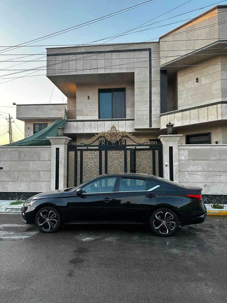 السلام عليكم
معروض للبيع 
نيسان التيما موديل 2022 
محركز٤ سلندر توربو
فئة SR فول مواصفات١/١
سلايد 
بصمة تشغيل وابواب 
حساس امامي خلفي 
مقاعد جلد مع التدفئة 
شاشة رادار خلفي 
شفتات رياضي 
وبقية المواصفات معروفة الفئة SR اعلى مواصفات 
وارد امريكي ضرر فقط حافة البنيد ومصبوغ البنيد 
مع مكانين بارد 
بدون تبديل بدون دواخل 
ايرباك سائق فقط 

ماشي ٩٠ ميل 
رقم اربيل بأسمي بشرط التحويل او الوكالة  
مكان السيارة بغداد 
للأتصال ***********
