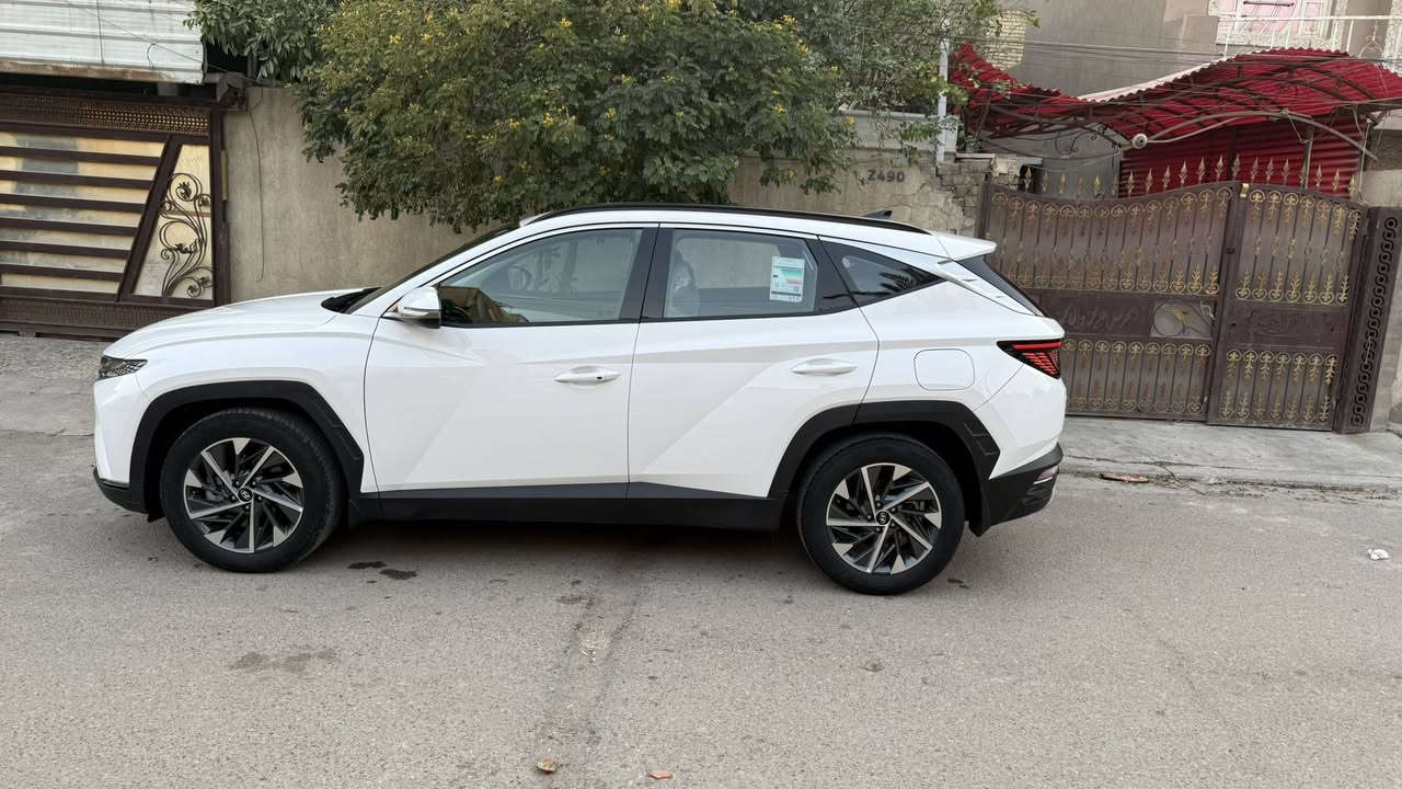 توكسان موديل 2024 كفاله عامه و جديده جدآ فول موصفات عدى فتحه
كشنات كهرباء 
لايت زنون
شاحن واير ليس 
كامره خلفيه 
وبعد موصفات معروفه 
السعر 212 مجال بسيط
رقمي *********** 
مكاني بغداد حي لاعلام
