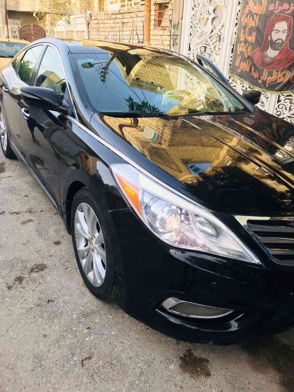 السلام عليكم سياره للبيع ازيرا  مكينه سته فول vip  مديل12 بسمي مكان بغداد بلديات وارد امريكي ***********
