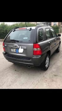 كيا سبورتج موديل2008 مكفوله السياره بس بيها جراد رقم بغداد بسمي رقمي 0...