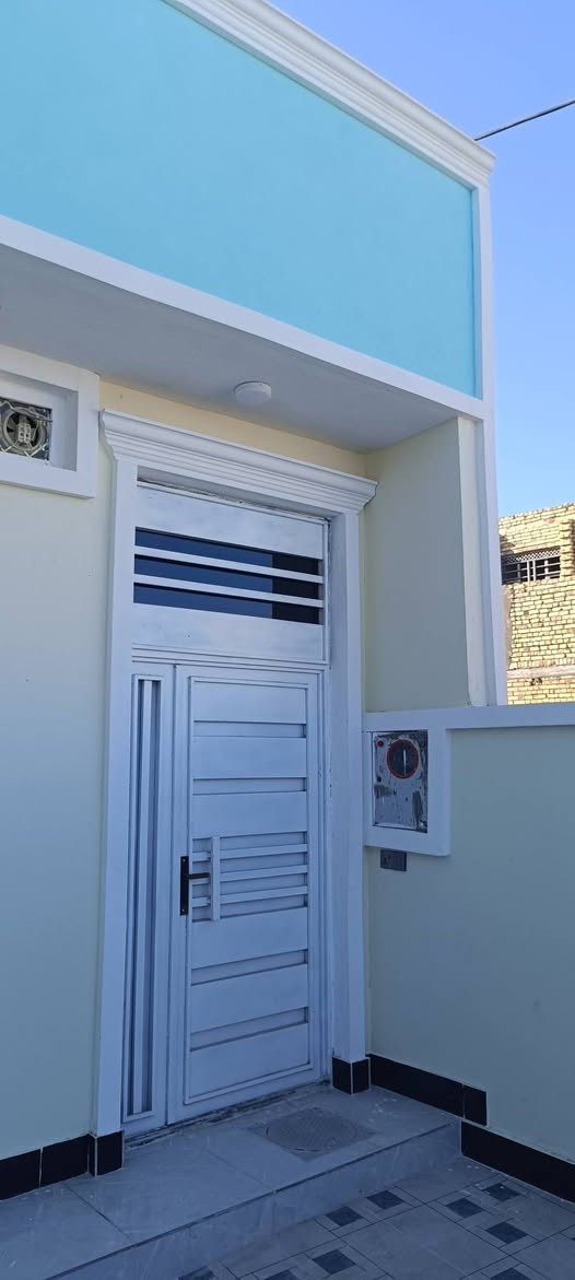 سلام عليكم بيوت للبيع غرفتين ،مطبخ حار بارد ،صحيات داخليه و خارجيه ،صطوح شدايكر بيوت مفتاح المساحه 200 الموقع السبل الثانيه سعار  خاص)الرقم )***********
