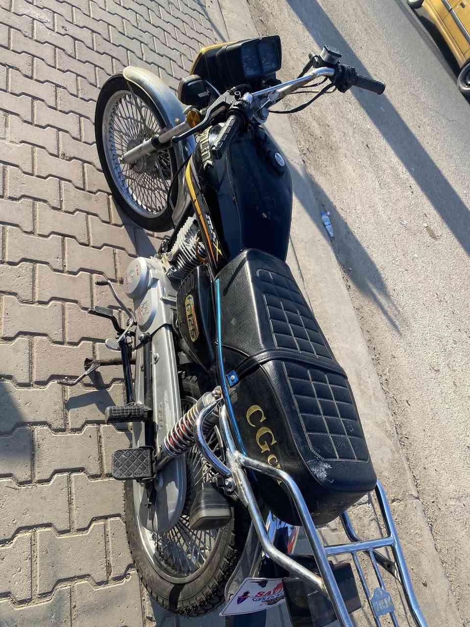 سلام عليكم
دراجه ايراني موديل ٢٣ للبيع نضيفه كل عيب مابيها نشطه 

كهربائيات شغال    

السعر425 بي مجال للطيبين🤍 ‭0771 835 4355‬
