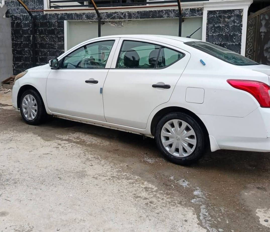 سيارة فيرسا ياباني وارد امريكي سيارة حلوة بمعنى الكلمة رقم انكليزي تدفئة تبريد كاملة تحويل ثاني يوم شغل واطلع بدون ماتذب الف عليه سعرهة 110 وبيه مجال حك الجية مكانها ديالى المقدادية وهذا رقم صاحبهة ***********
