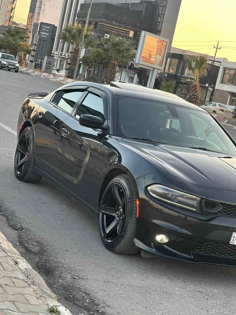 السلام عليكم.
جارجر 2020 sxt plus فول 
كشنات جلد تدفه تبريد 
كشنات خزن ميموري 
فتحت سقف 
حساسات خلفيه 
هيتر مري 
وياله وتواير جدد 
السيارة مغلفة ppf 
ضررها ربع البوند مع ربع الجاملغ موضح الباب السكن شبر صبغ علمود البي بي اف الصوره  
مكان السياره الموصل 
للتواصل
***********
