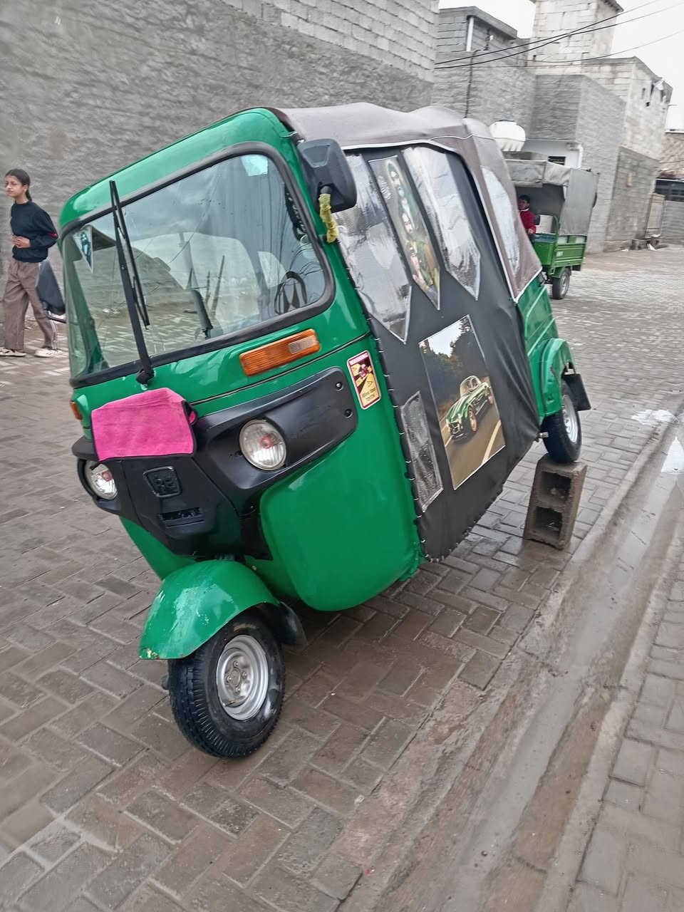 تكتك ٢٠٢٢ مثل ما موظح بل فديو رقم انكليزي صاحبها يريد تحويل السعر ٨و٥٠٠ وبيها مجال خابر وتدلل موجود واساب وهاذ رقمي ***********
