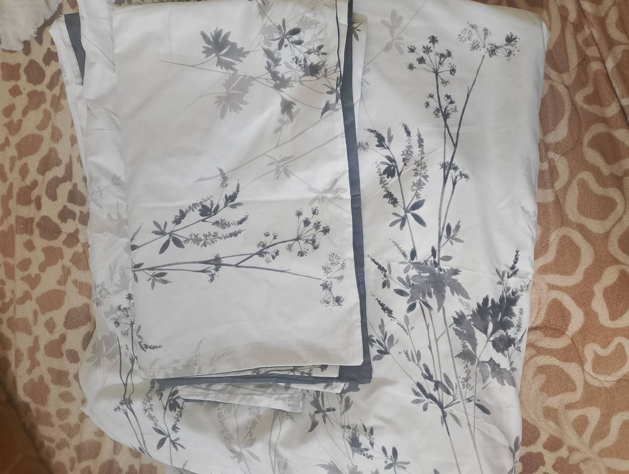 القطعة ب5 وكل 5 قطع توصيل مجاني


**إذا كنت صاحب هذا الإعلان وتريد حذفه لأي سبب، رجاءا أرسل رسالة إلى الدعم الفني**