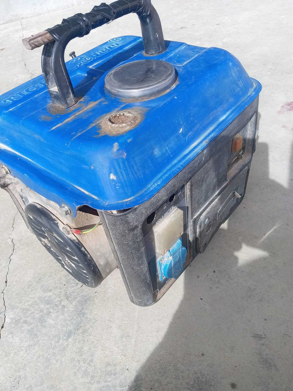 مولد تايكَر    للبيع شغال عندك بناء بيت وماكو كهرباء 
وسعرو مناسب.  ب 35.   الف  للاتصال  ***********
