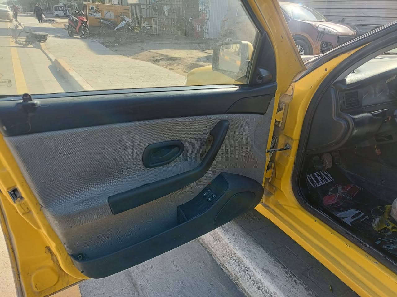 سلام عليكم 
سمند تكسي للبيع موديل 2009رقم بغداد سياره معمره جديد مكفوله من الضربه كير مكينه مكفول ثاني يوم تحويل محدثه موديل 17  مكاني بغداد حي اؤر للاستفسار ***********
