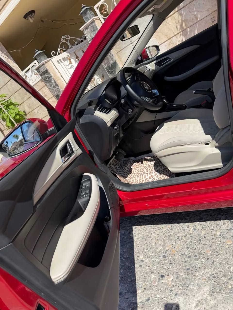 Mg5 سيارة
ماشيه 37 الف كم كومفورت
مواصفات تبريد بدون دعم وصبغ 
مكينه گير ممتازه
رقم وسنويه جديده وتحويل فوري
رقمها دهوكا
السعر  95 $ بيهامجال بعد
المكان زاخو موديل ٢٠٢٣
ت ***********
