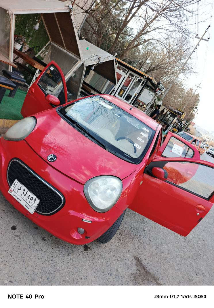 جیلی پاندا مۆدێل ۲۰۱۳ ئۆتۆماتیک 
بێ دەعم بێ لێدراو تەنها کاڵبونەوەیەکی کەمی هەیە 
سەیارەیەکی بێ مەسرەف ماڵی دۆست زۆر کەم بەنزین ئەخوات گێڕو مەکینە کۆرۆلا ئاوێنە ئیشارەت ئاوێنە کارەبا چوار تایەو ویلی لۆکی لەسەرە کامل کارەبای بەشەرت 
ڕەقم جنوب بەشەرتی ئەوەلیات  بەڵام تەحویل ناکرێت .
نرخی 37 گەڵاو مەجال *********** دهوك, العراق
