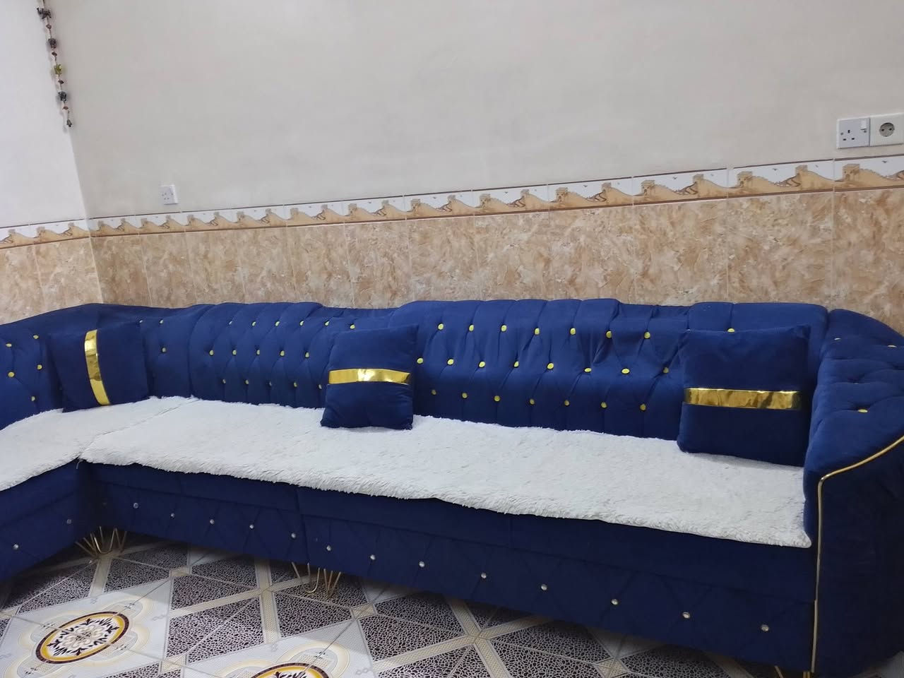 ديوان ٧ مقعد جديد (٣٠٠) مع جربايه جديد سعر ٥٠ ،(***********) كركوك طريق بعداد
