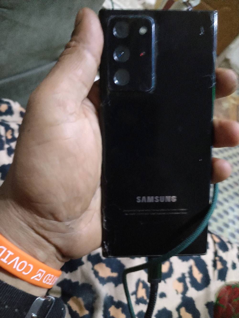 عندي موبايل Infinix Note 30 للبيع. الجهاز في حالة جيدة ومستعمل لفترة قصيرة مع وجود صندوقه الأصلي. يشتغل بصورة طبيعية لكن فيه كسر في الشاشة الأمامية كما هو واضح بالصور. السعر قابل للتفاوض.