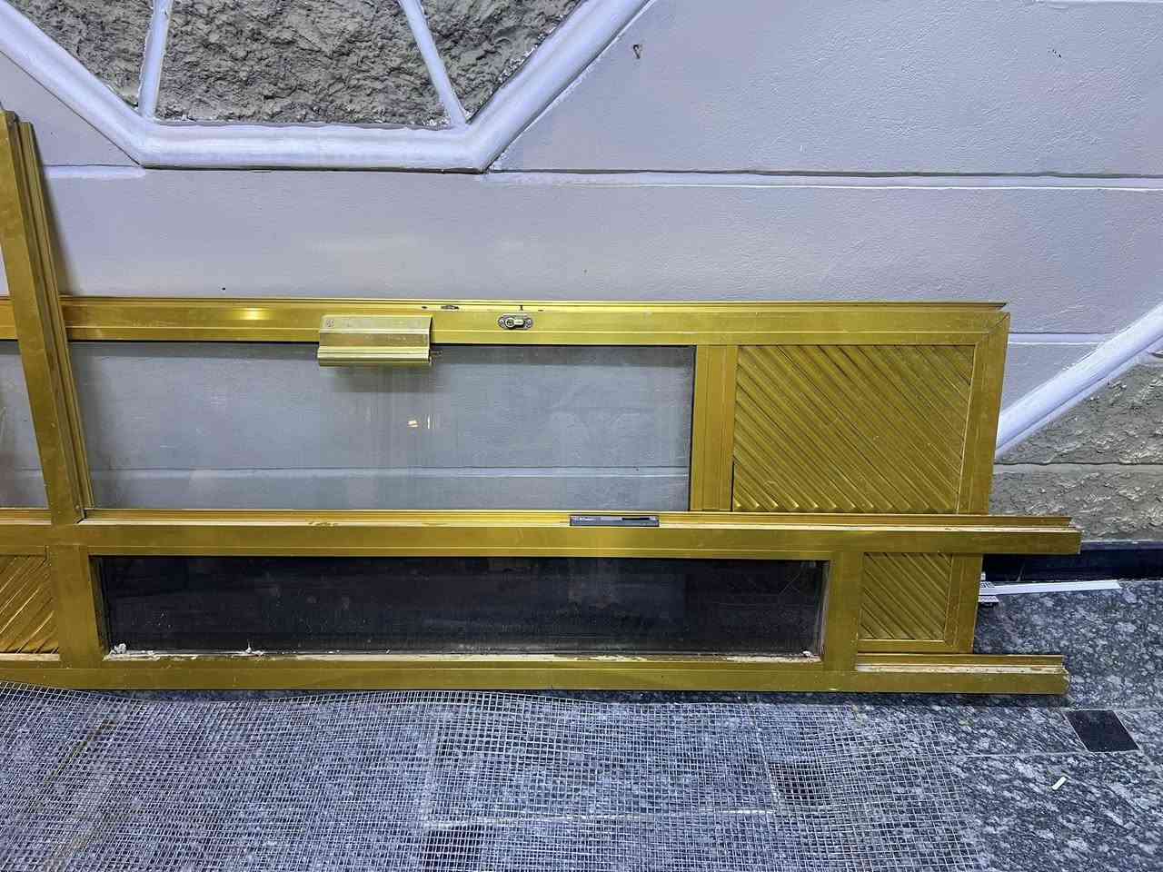 باب ألمنيوم مع أيطارها للبيع 
شكد تنطوني بيها 
مكان زبير حي خطوه


**إذا كنت صاحب هذا الإعلان وتريد حذفه لأي سبب، رجاءا أرسل رسالة إلى الدعم الفني**