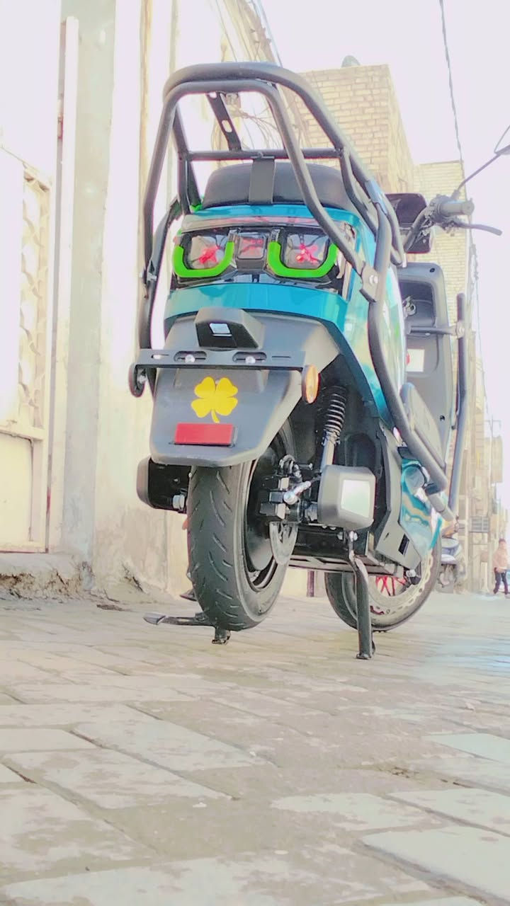 سلام عليكم دراجه شحن ام عيون للبيع الله شاهد الدراجه صار اقل الشهر من منزلها زيرو دراجه بعدها جديده سرعتها 99 مواصفاتها مثبت سرعة نظام بك كلوب زنون عالي ناصي سعرها 925 مكاني مدينه الصدر قطاع 60 رقم هاتف *********** ما متواجد عل فيس
