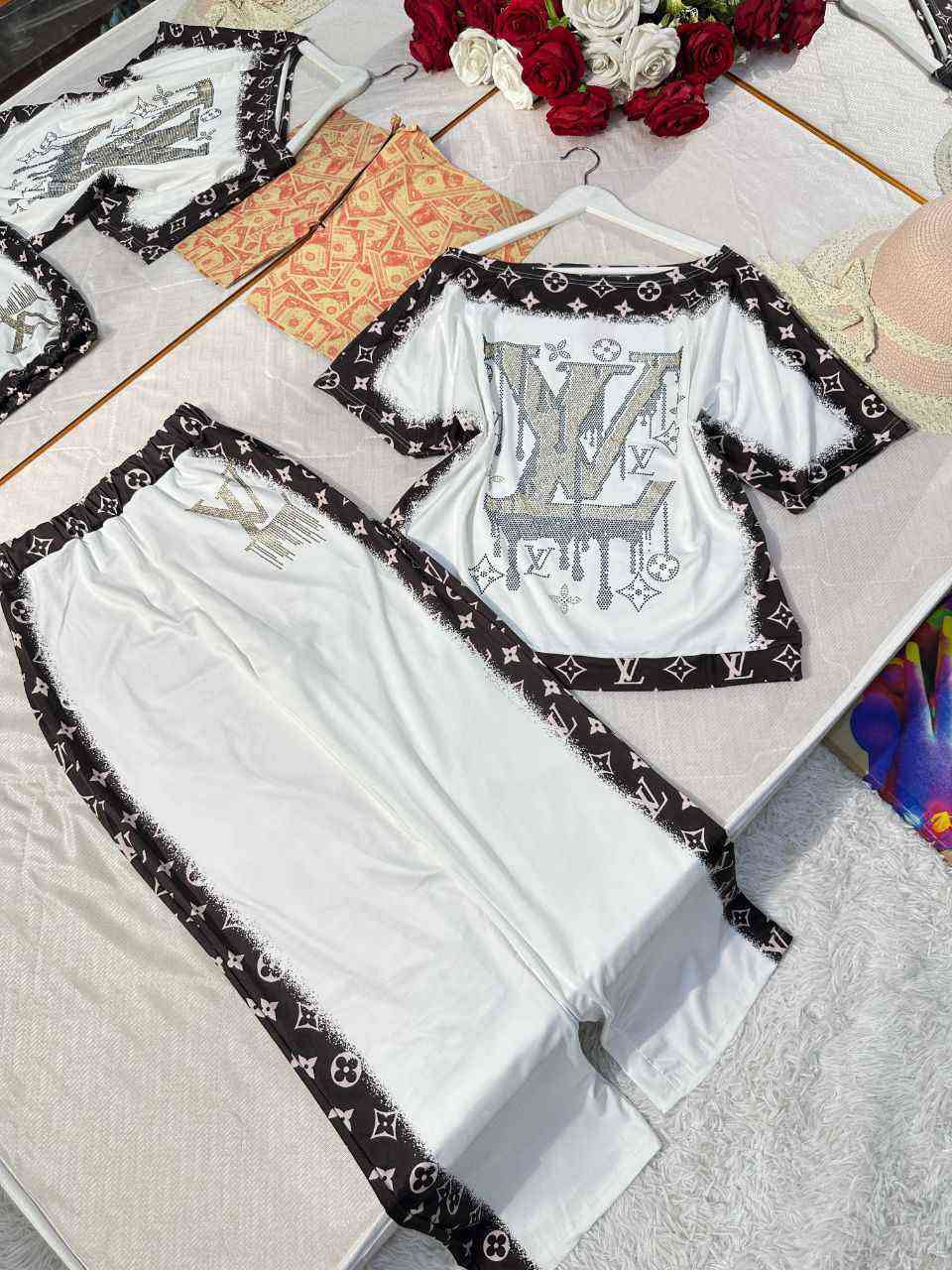 سوت قطعتين

الخامه قطني

القياسات M L XL XXL

#سعــــــــــــره. 20 الف 

توصيل البصرة 5 الاف محافظات 7 الاف كركوك, العراق


**إذا كنت صاحب هذا الإعلان وتريد حذفه لأي سبب، رجاءا أرسل رسالة إلى الدعم الفني**